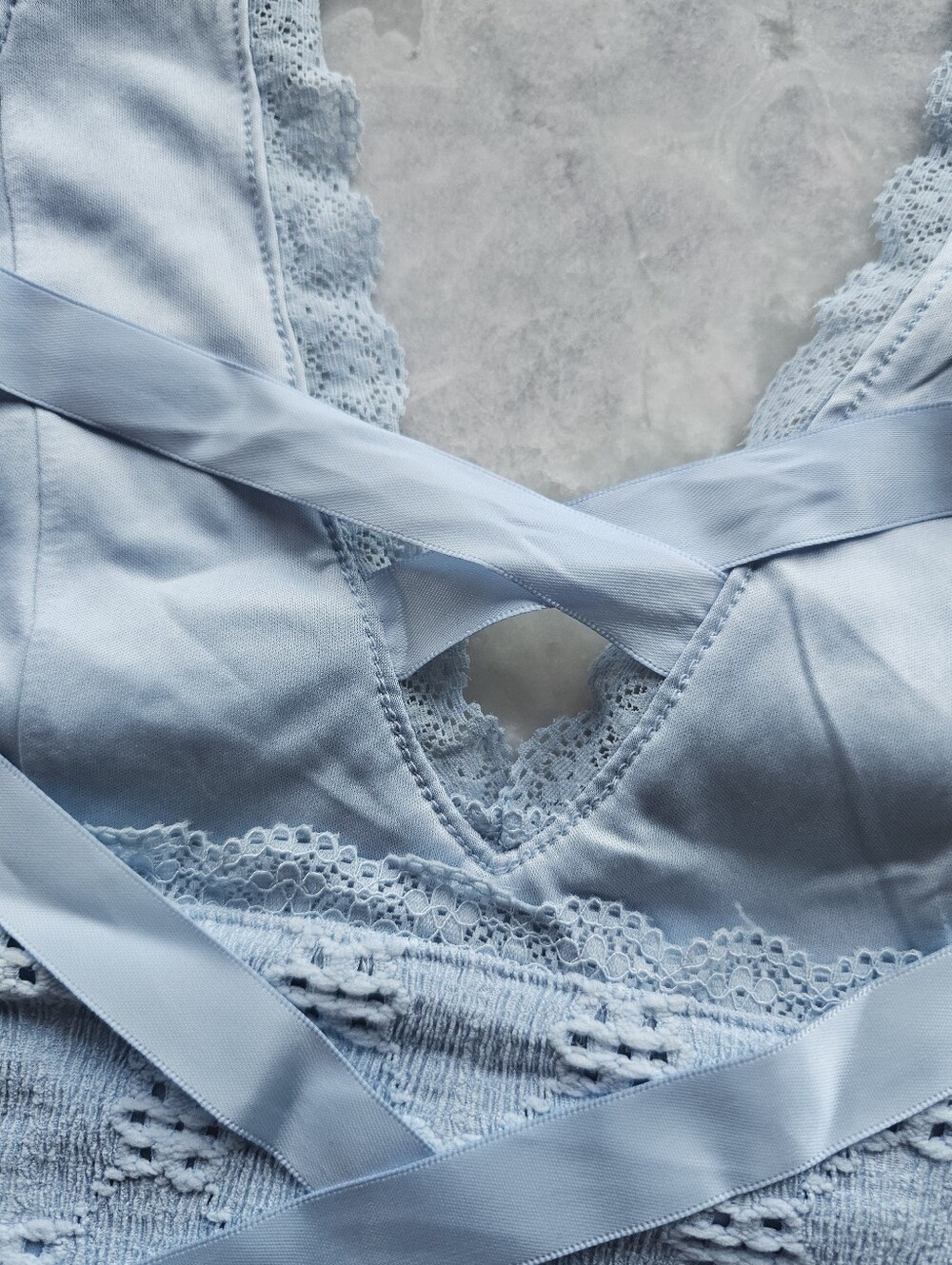 Urban Outfitters Kimchi Blue Farrah Light Blue Lace Knit Halter Crop Top - Picture 7 of 9